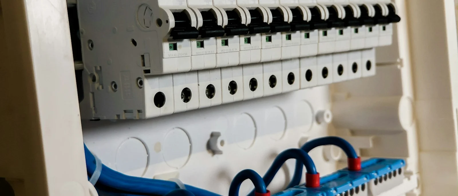 Cuadro eléctrico con interruptores automáticos
